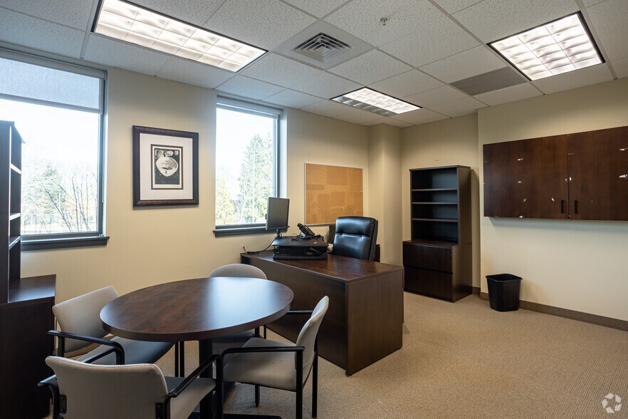 More Photos Of 1405 S County Trl, East Greenwich Medical For Lease