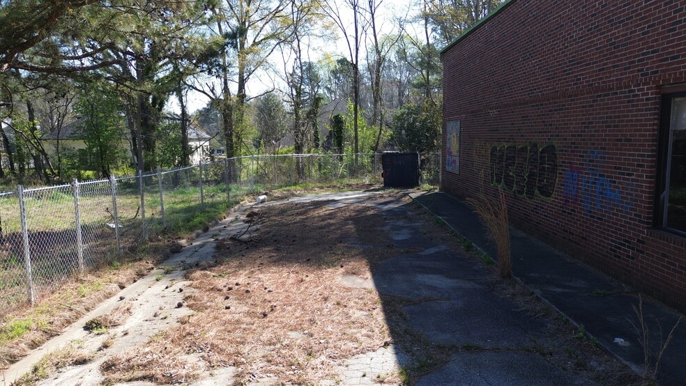 More Photos Of 106 Commerce St, Fayetteville Storefront Retail Office For Sale
