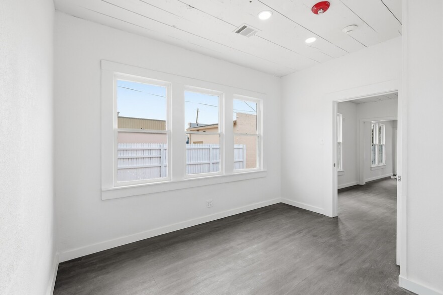 More Photos Of 516 N Locust St, Denton Daycare Center For Lease