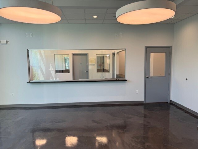 More Photos Of 4535 Claiborne Ave, New Orleans Office For Sale