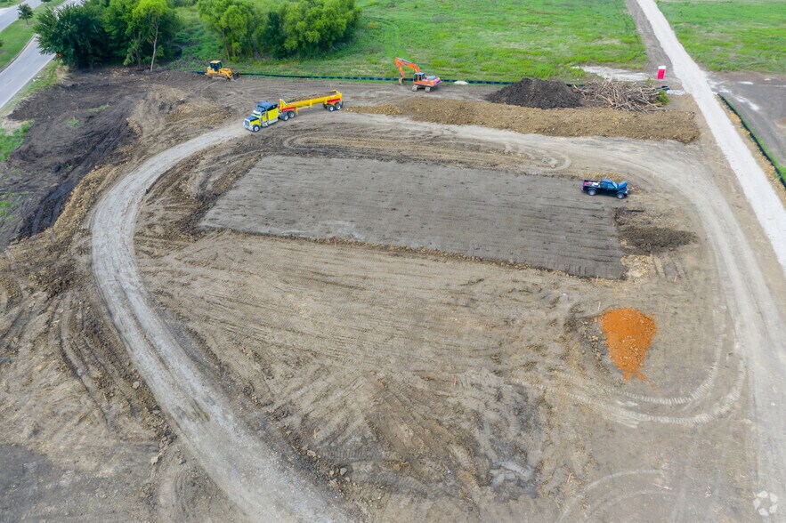 More Photos Of 1170 s Main St, Mansfield Convenience Store For Lease