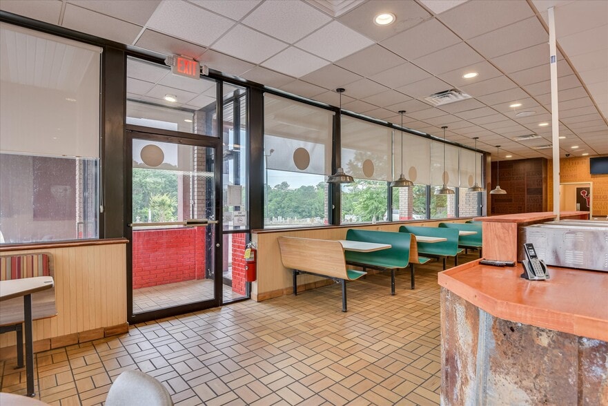 More Photos Of 115 Elm St, Lincolnton Restaurant For Lease