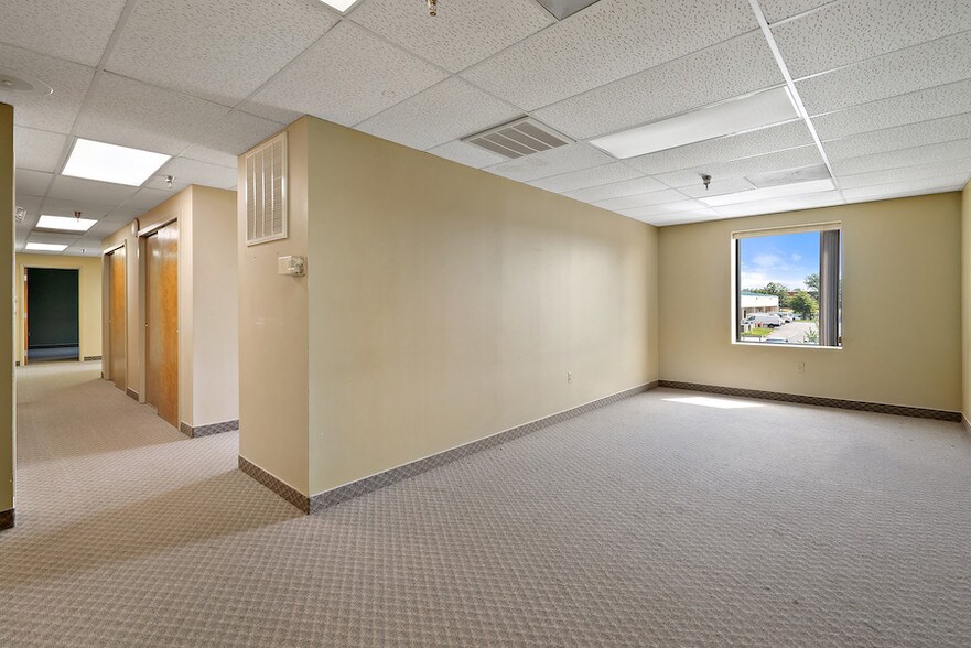 More Photos Of 14325 Willard Rd, Chantilly Office For Lease