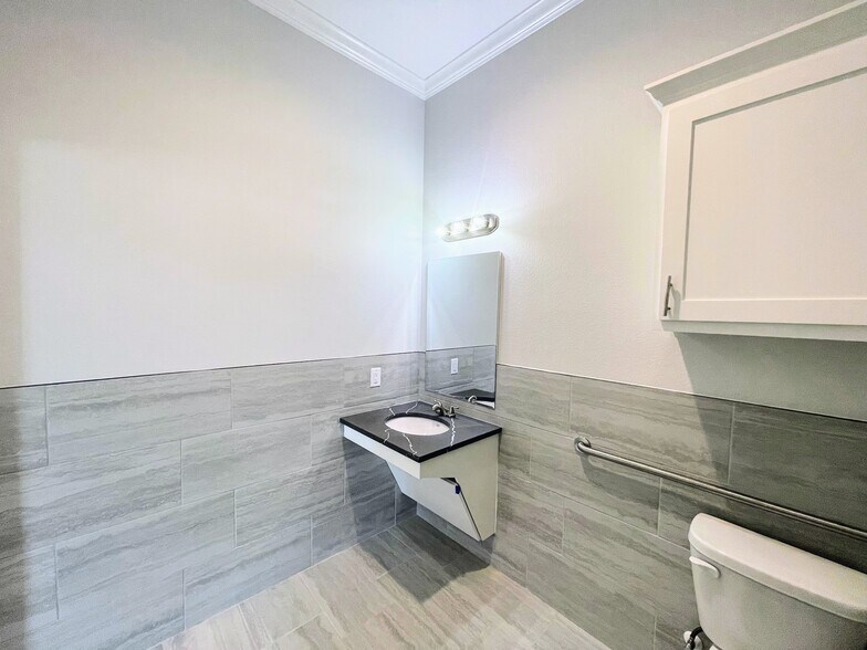 More Photos Of 7700 Preston Rd, Frisco Medical For Sale