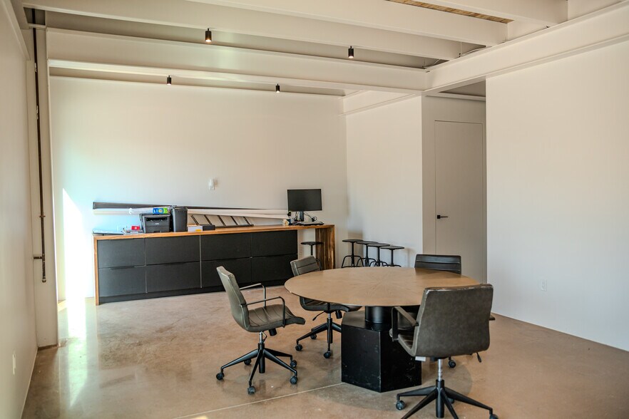 More Photos Of 4750 Iberia Ave, Dallas Office Residential For Sale