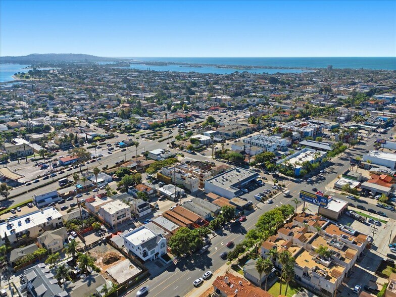 More Photos Of 2033 Garnet Ave, San Diego Apartments For Sale