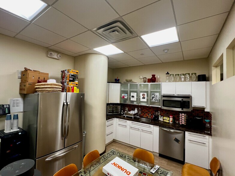 More Photos Of 20900 NE 30th Ave, Aventura Office Residential For Sale