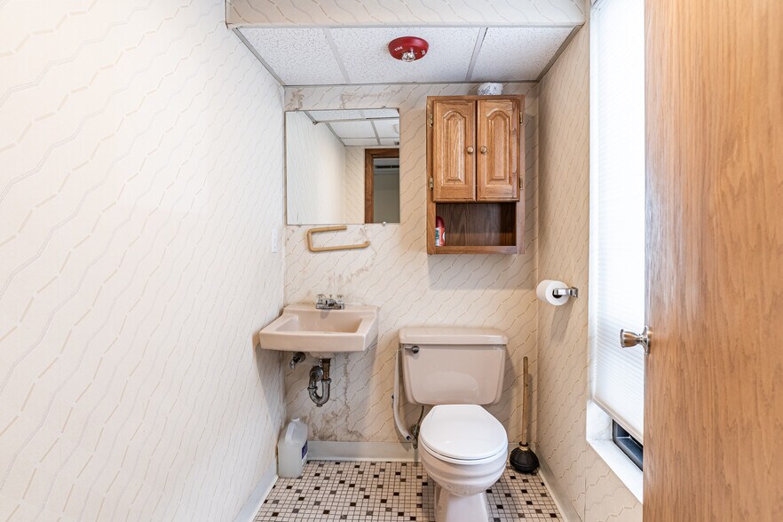 More Photos Of 55 Jefferson Blvd, Warwick Office For Sale