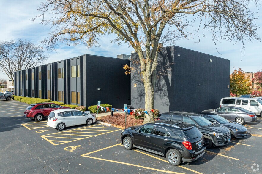 More Photos Of 799 Roosevelt Rd, Glen Ellyn Office For Lease