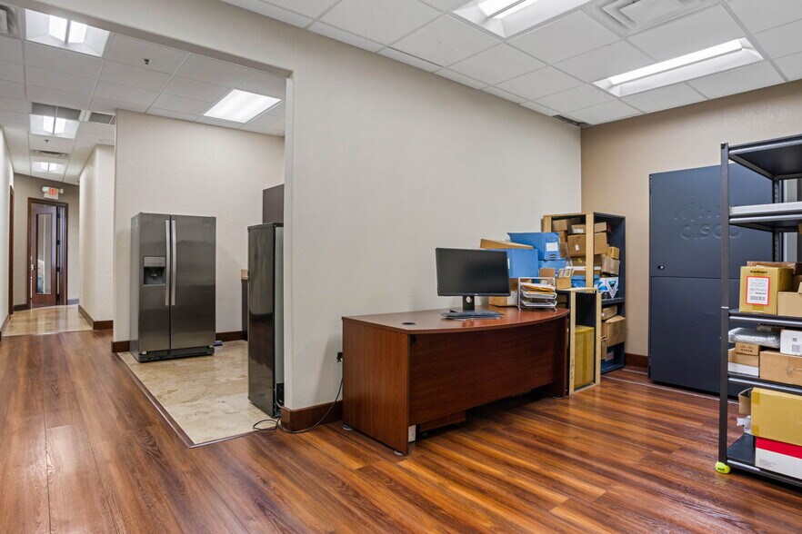 More Photos Of 8810 Commodity Cir, Orlando Showroom For Sale