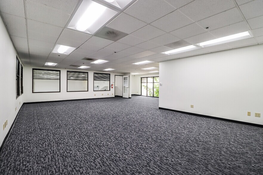 More Photos Of 10951 Pendleton St, Sun Valley Warehouse For Lease