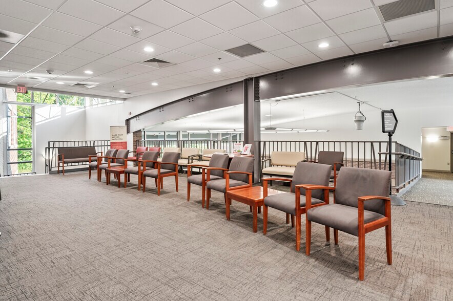 More Photos Of 6 Care Ln, Saratoga Springs Medical For Lease