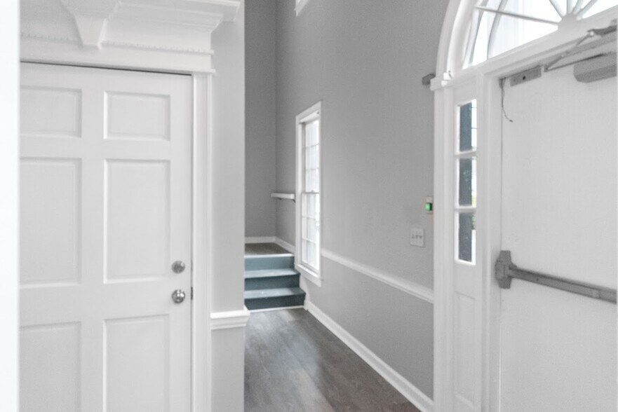 More Photos Of 4047 Holcomb Bridge Rd, Peachtree Corners Loft Creative Space For Lease