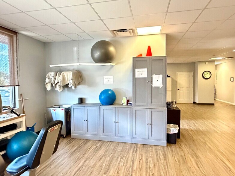 More Photos Of 627 8th St, Clermont Office For Lease