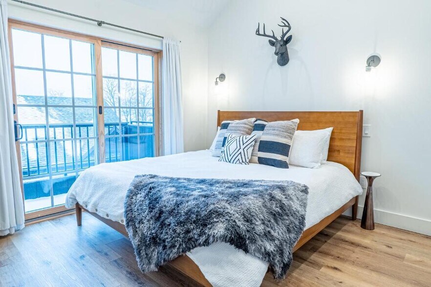 More Photos Of 10 Front St, Lake George Hospitality For Sale