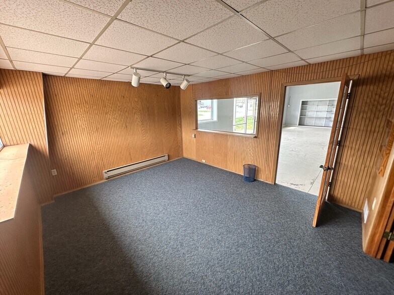 More Photos Of 2242 Silver St, Ashland Light Manufacturing For Lease