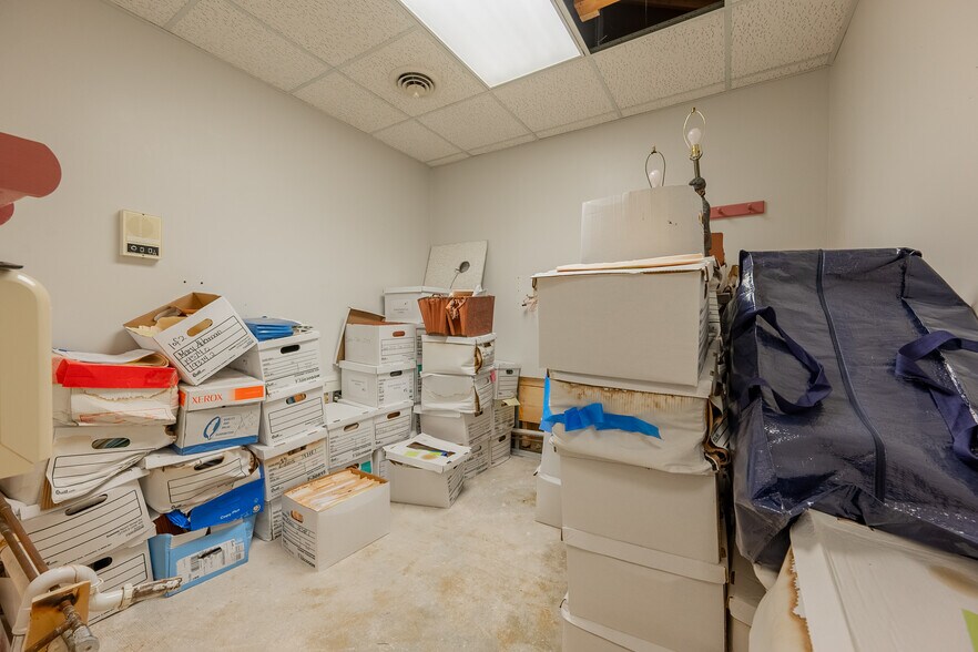 More Photos Of 65 E Main St, Pulaski Coworking Space