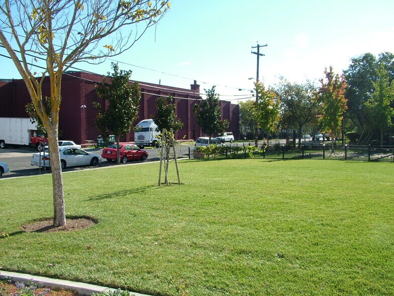 More Photos Of 8 W 9th St, Santa Rosa Warehouse For Lease