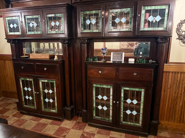 More Photos Of 211 W Kansas St, Crofton Hotel For Sale