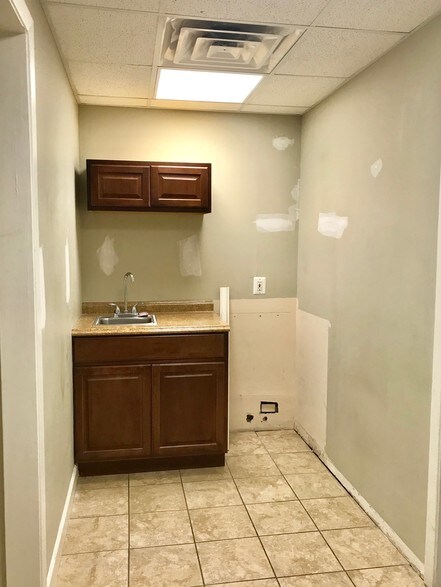 More Photos Of 7439 Madison St, Forest Park Storefront Retail Office For Lease