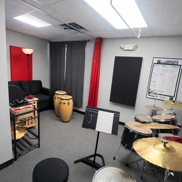 More Photos Of 100 Greenhill Ave, Wilmington Flex For Lease