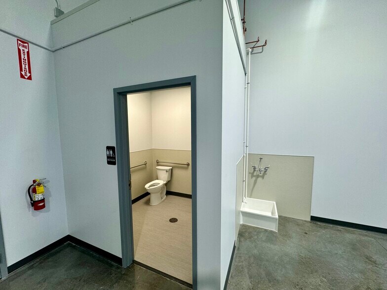 More Photos Of 4440-4460 Reynolds Drive, Hilliard Unknown For Lease