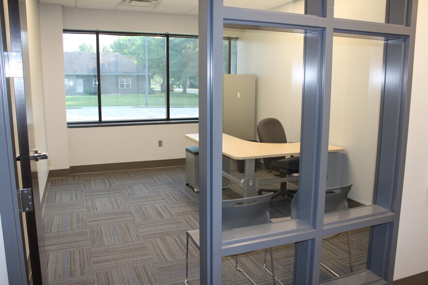 More Photos Of 1300 NW Jefferson Ct, Blue Springs Office For Sale