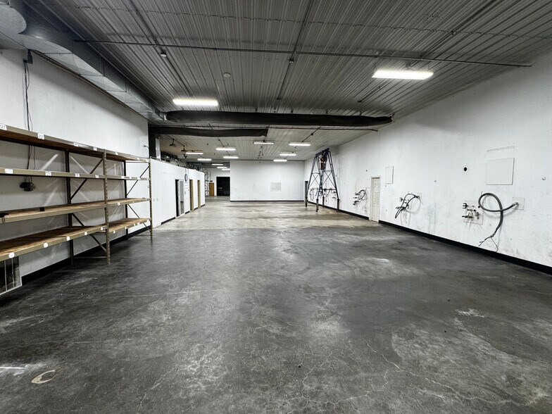 More Photos Of 1045 Parkview St, Constantine Warehouse For Sale