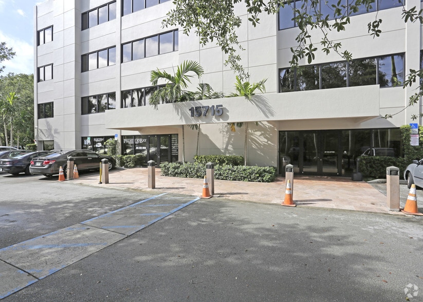 More Photos Of 15715 S Dixie Hwy, Miami Office For Lease