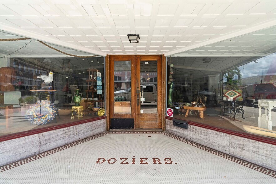 More Photos Of 106 W Oak St, Arcadia Storefront For Sale