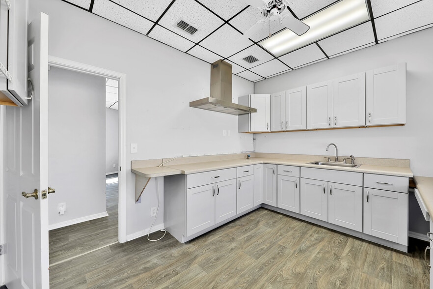 More Photos Of 2865 Plummer Cove Rd, Jacksonville Office For Sale