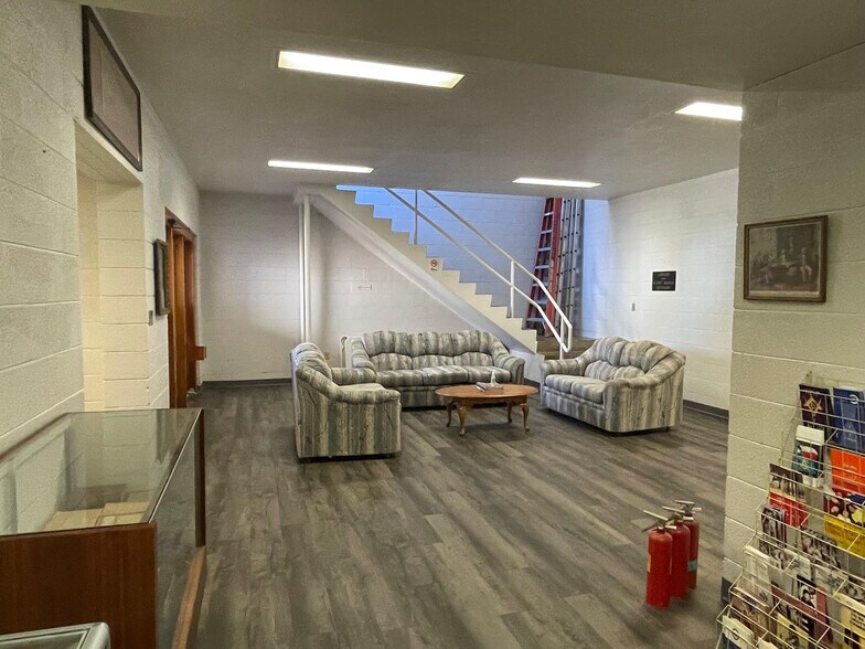 More Photos Of 1309 Newport Ave, Dallas Lodge Meeting Hall For Sale