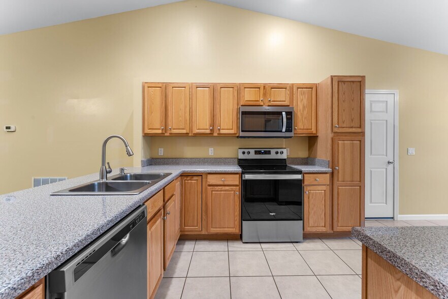 More Photos Of 520 Baird Cove Rd, Franklin Apartments For Sale