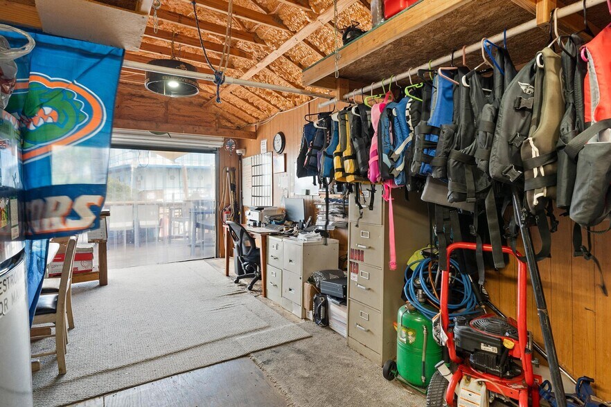 More Photos Of 1006 W Burleigh Blvd, Tavares General Retail For Sale