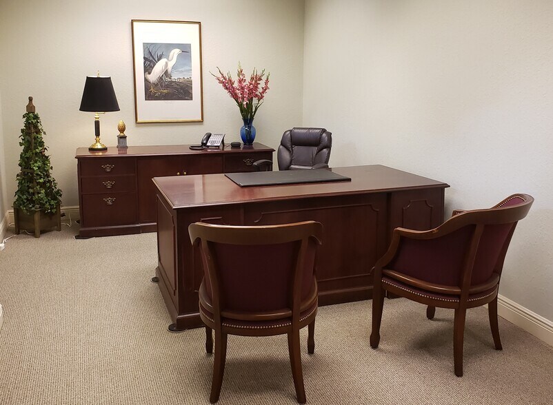 More Photos Of 16007 N Florida Ave, Lutz Office For Lease