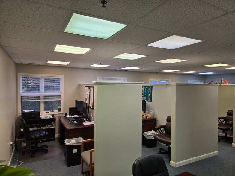 More Photos Of 50 Nashua Rd, Londonderry Office For Sale