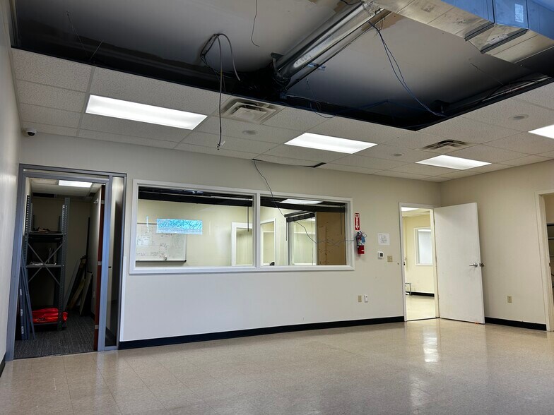 More Photos Of 4433 Manchester Rd, Kalamazoo Distribution For Lease