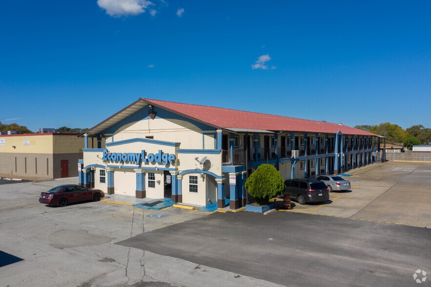 More Photos Of 1902 Texas Ave, Texas City Hotel For Sale