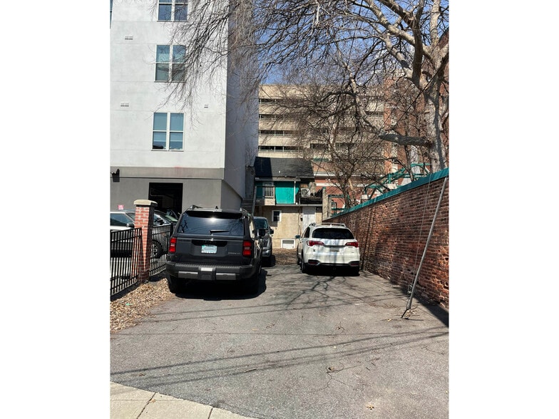 More Photos Of 713 Pratt St, Baltimore Freestanding For Sale