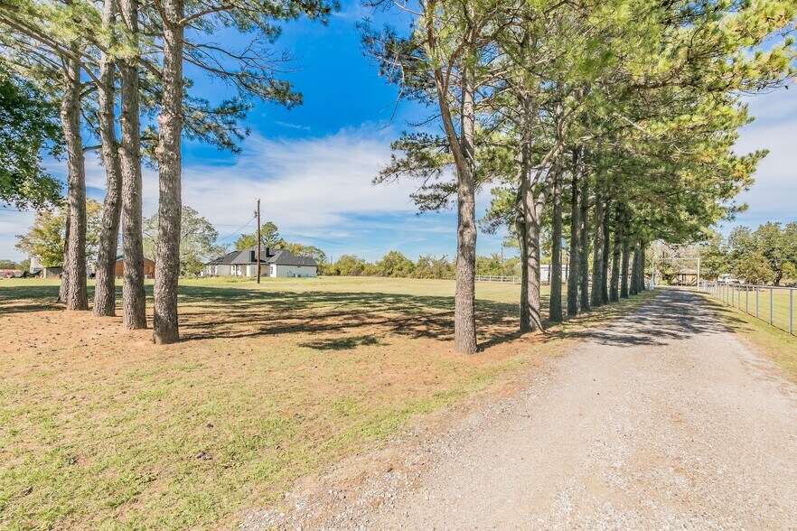 More Photos Of 327 County Road 4851, Newark Industrial For Lease