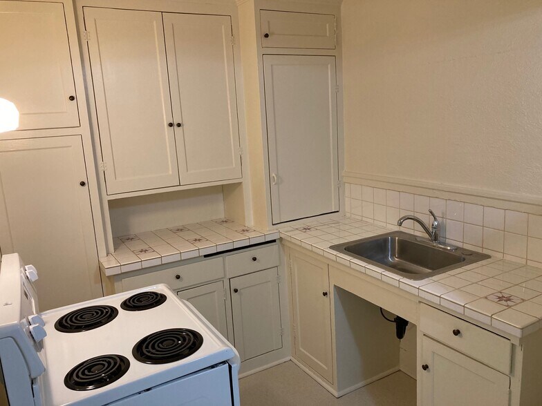 More Photos Of 2062 NW Marshall St, Portland Apartments For Sale