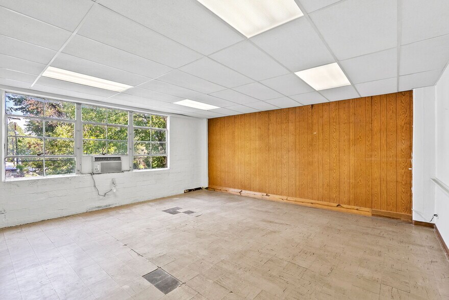 More Photos Of 1701 W Woodlawn Ave, San Antonio Religious Facility For Sale