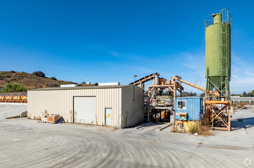 More Photos Of 2310 San Juan Rd, Hollister Manufacturing For Sale