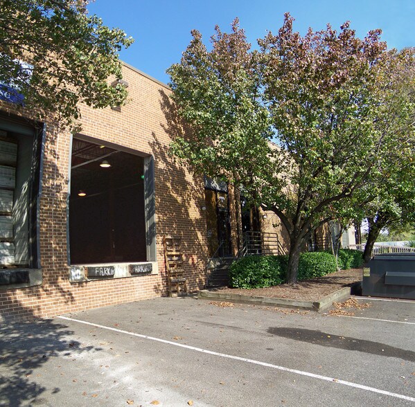 More Photos Of 8196 Terminal Rd, Lorton Showroom For Lease