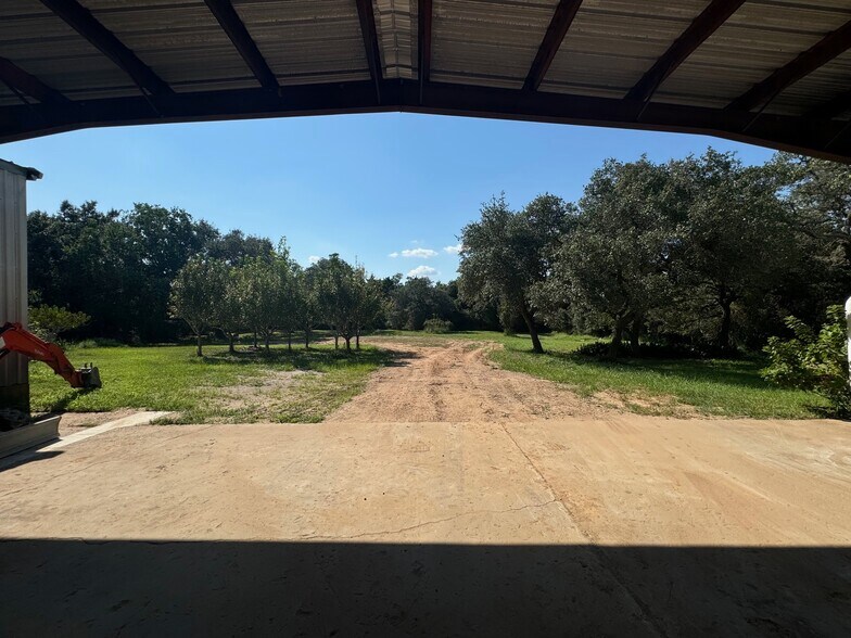 More Photos Of 736 Garcitas Creek Rd, Inez Warehouse For Lease