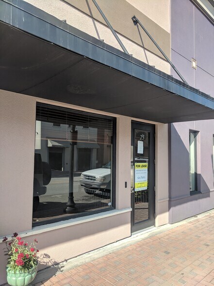 More Photos Of 25 3rd St NW, Winter Haven General Retail For Lease