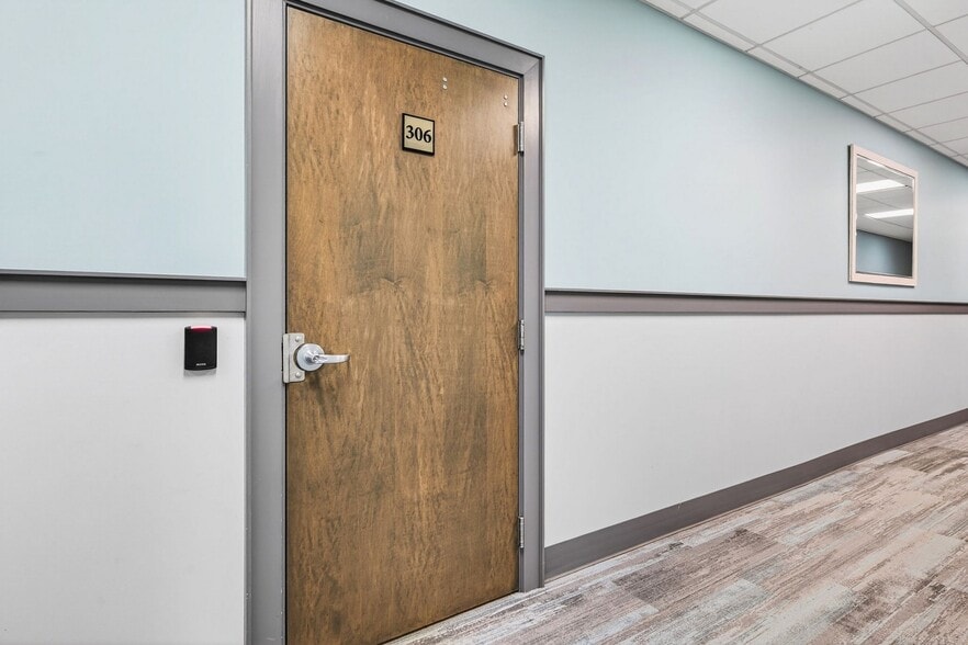 More Photos Of 930 S Harbor City Blvd SW, Melbourne Office For Sale