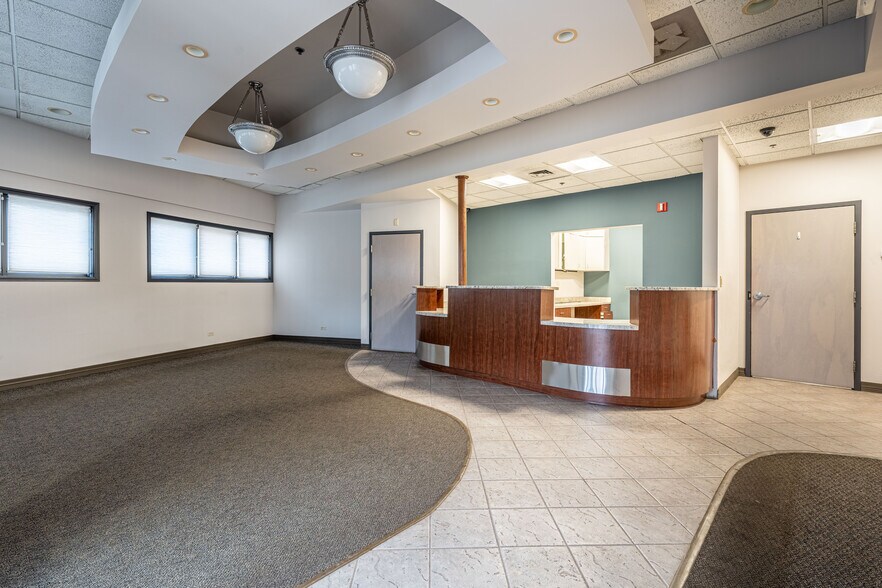 More Photos Of 4650 Southwest Hwy, Oak Lawn Medical For Sale