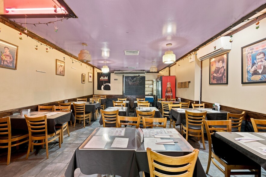 More Photos Of 1557 Second Ave, New York Apartments For Lease