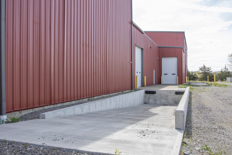 More Photos Of 21 Salerno Dr, Hudson Warehouse For Lease